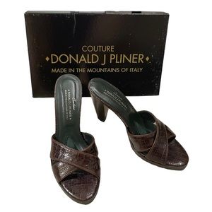 New Donald J Pliner Couture Antique Gator Heels